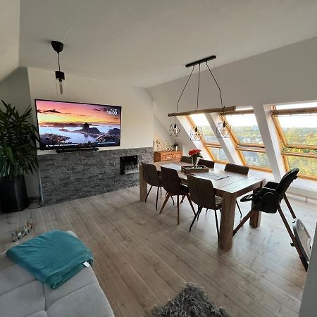 105 Qm Neues Klimatisiertes Appartment Fuer Familien Privater Parkplatz Chemnitz Esterno foto