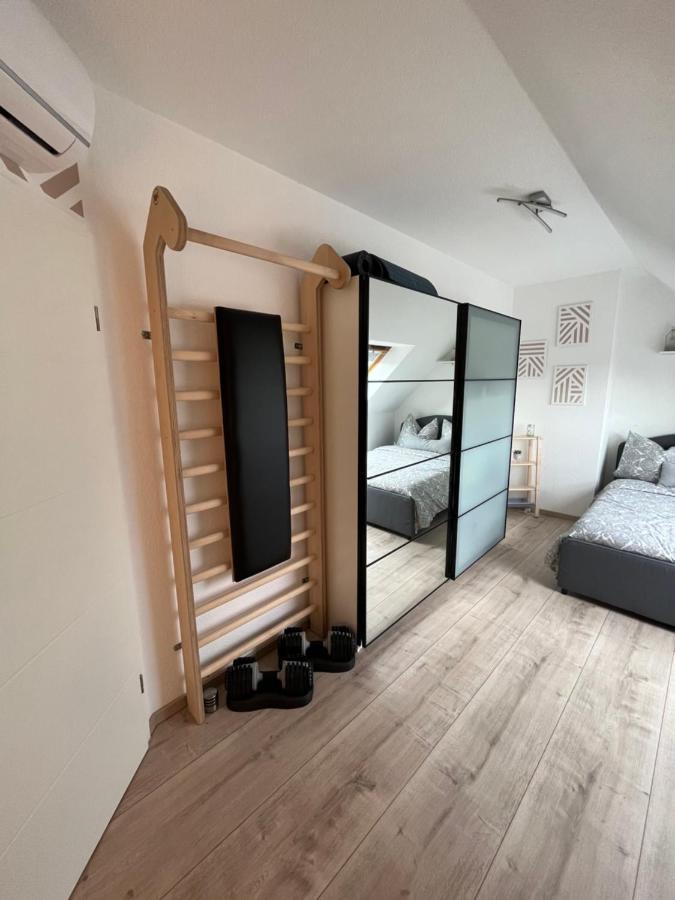 105 Qm Neues Klimatisiertes Appartment Fuer Familien Privater Parkplatz Chemnitz Esterno foto