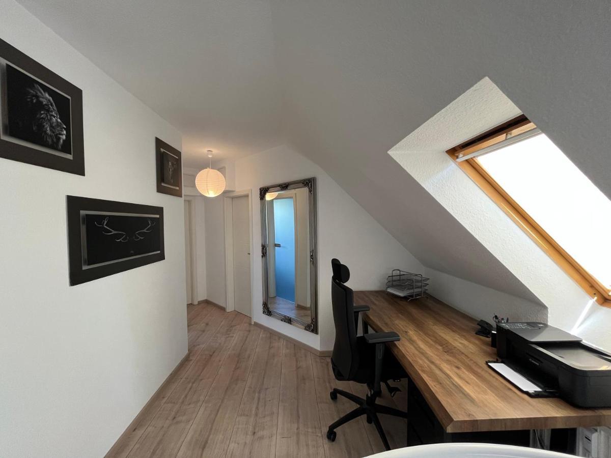 105 Qm Neues Klimatisiertes Appartment Fuer Familien Privater Parkplatz Chemnitz Esterno foto